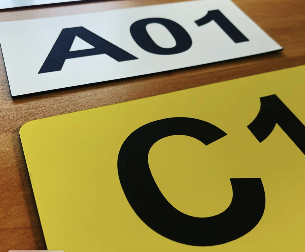 Plaques acrylique industrie pour identification