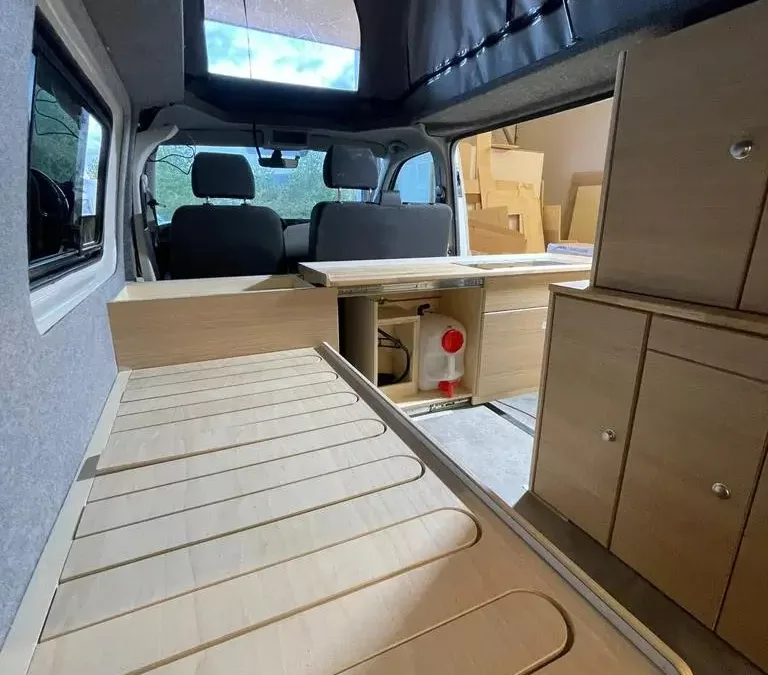 Aménagement de Vans sur Mesure | Usinage Bois & Gravure | Solandis