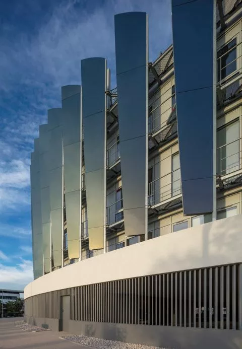 Decoupe Elettes alucobond corollys montpelier Bâtiment Les Corollys Pérols façade bioclimatique alucobond