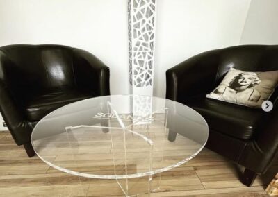 ameublement en plexi table en pmma