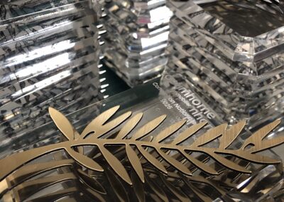 Trophée en bloc pmma sur mesure pour agence communication Occitanie Ganges