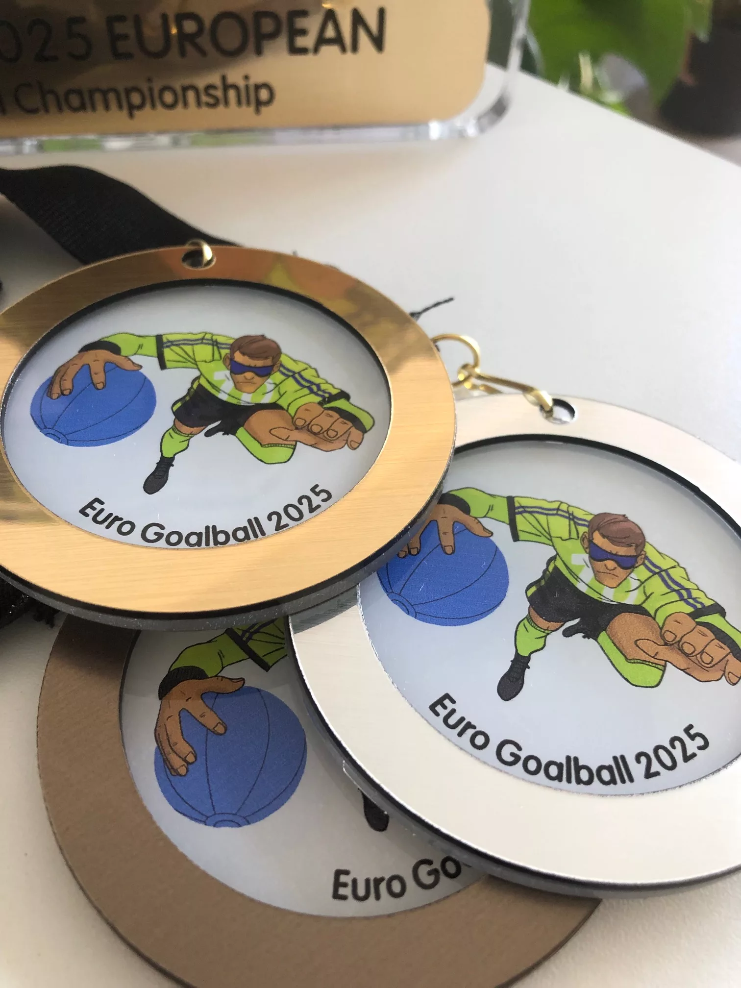 Medaille-usinage-pmma-acrylique-occitanie Médailles en PMMA transparent avec impression quadri - fabrication Solandis
