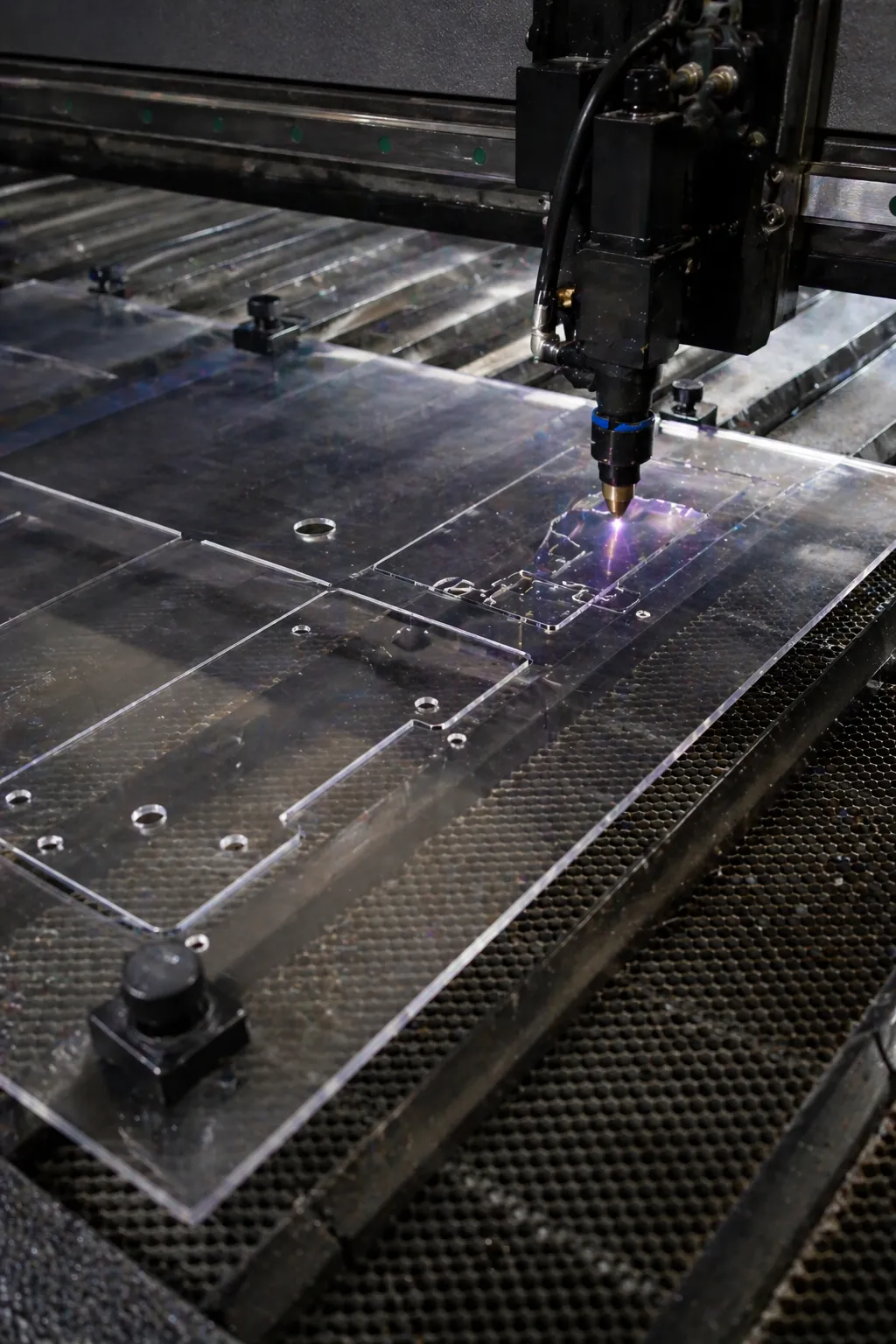 Capotage machine sur mesure réalisé par Solandis