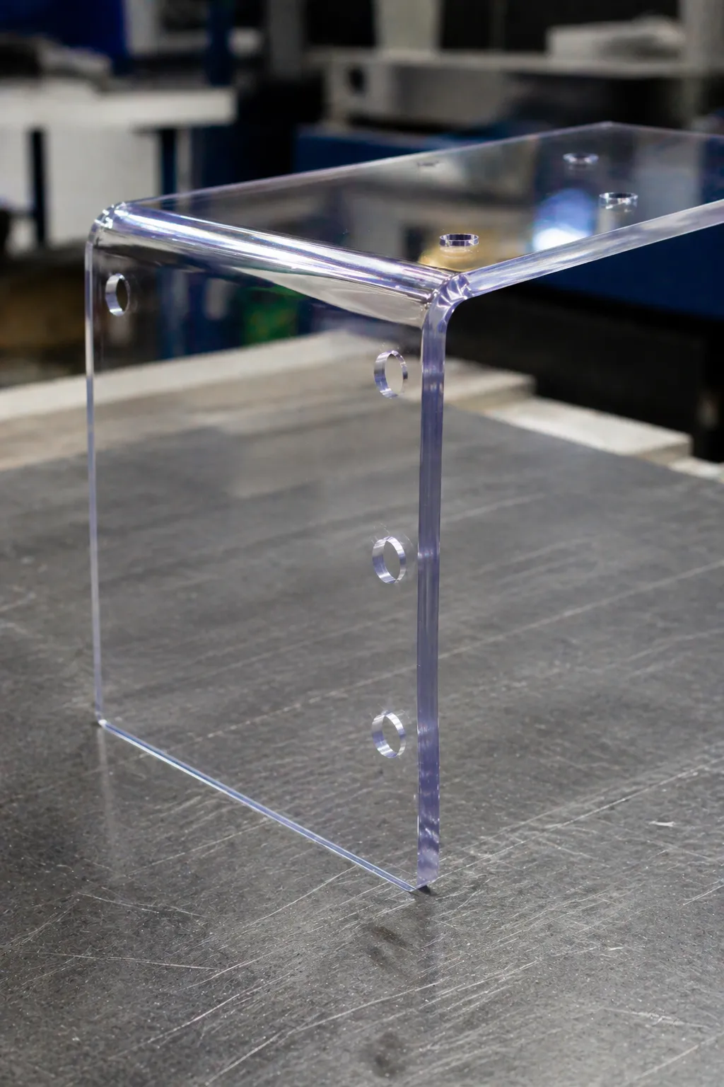 Transformation et pliage de polycarbonate sur mesure par Solandis